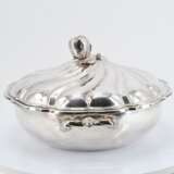 Pair of round lidded bowls with large fruit-shaped knobs and a sauce boat - Foto 17