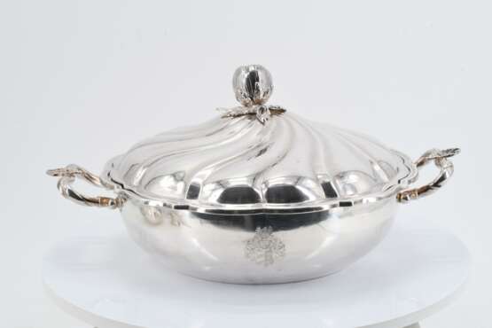 Pair of round lidded bowls with large fruit-shaped knobs and a sauce boat - photo 18