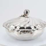 Pair of round lidded bowls with large fruit-shaped knobs and a sauce boat - Foto 19