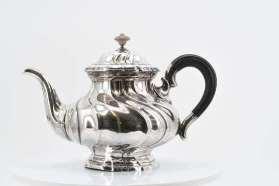 Pear shaped coffee pot with twisted contours - photo 4
