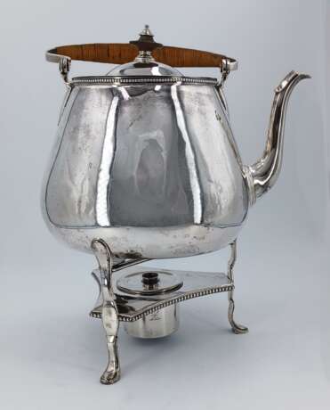 Large kettle on rechaud - photo 1