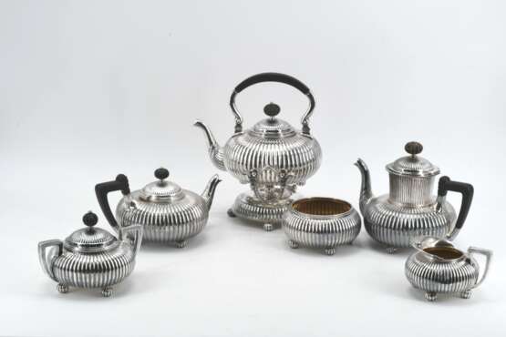 Six piece coffee and tea set with gadroon decor - Foto 1