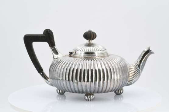 Six piece coffee and tea set with gadroon decor - Foto 2