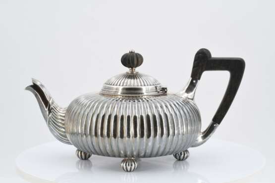 Six piece coffee and tea set with gadroon decor - Foto 25