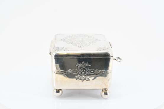 Sugar bowl with ornamental engraved decor on ball-shaped feet - Foto 5