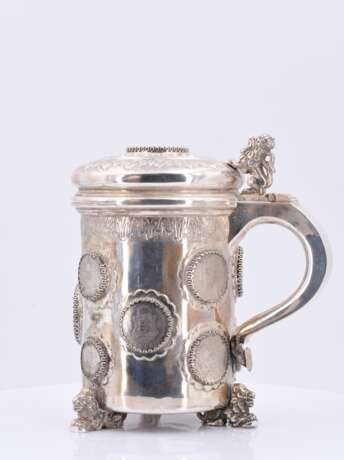 Coin-tankard with lion decor - фото 1