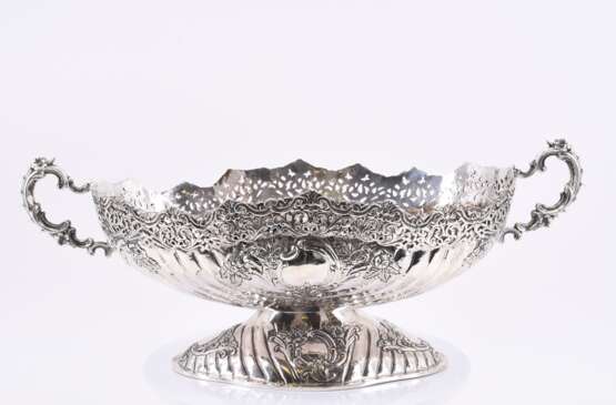 Large bowl with cartouche ornaments and flowers - фото 1
