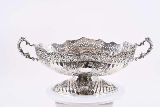 Large bowl with cartouche ornaments and flowers - фото 3