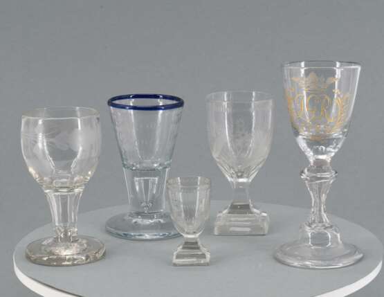 Goblet with monogram and schnapps glass with blue rim - photo 1