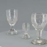 Goblet with monogram and schnapps glass with blue rim - фото 4