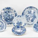 Two large bowls and four plates with different chinoise decors - фото 2