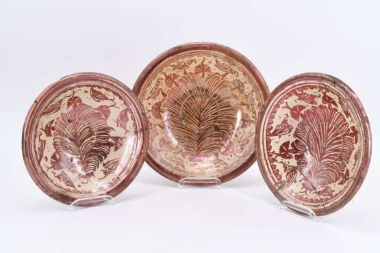 Four smaller bowls and three bowls with luster decor - фото 2
