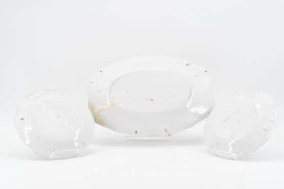 Pair of plates and oval platter with floral decor - Foto 2