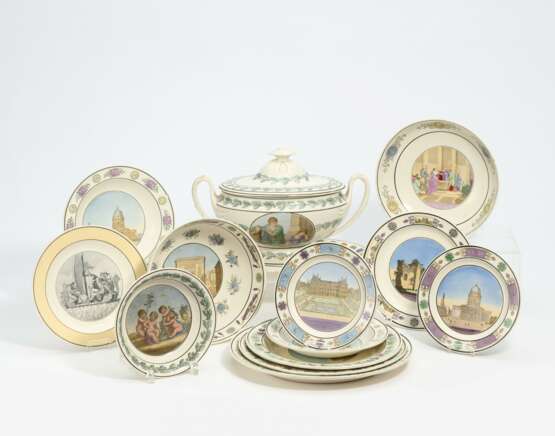 Large set of service pieces with mythological scenes and architecture views - Foto 1
