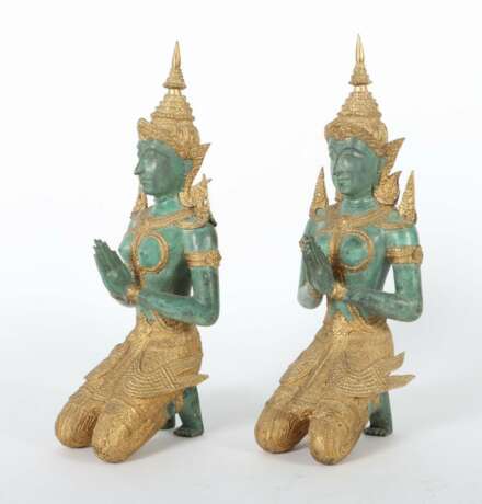 Paar kniende Tempelwächterinnen Südostasien - Foto 2
