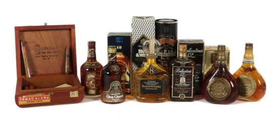 11 Flaschen Whisky und 16 Zigarren best. aus: 2x Ballantine's very old Scotch Whisky - photo 1