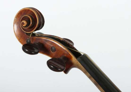 Geige auf innenliegendem Zettel bez.: Antonius Stradivarius Cremonencis - Foto 5