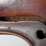 Geige auf innenliegendem Zettel bez.: Caspar da Salo in Brescia 1515 - Foto 4