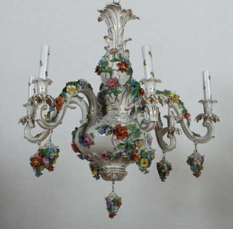 Prunkvoller Porzellankronleuchter im Rokokostil wohl Dresden - Foto 2