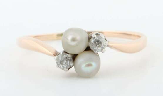 Zierlicher Croisé-Ring mit Perlen und Diamanten Roségold 585 - фото 1