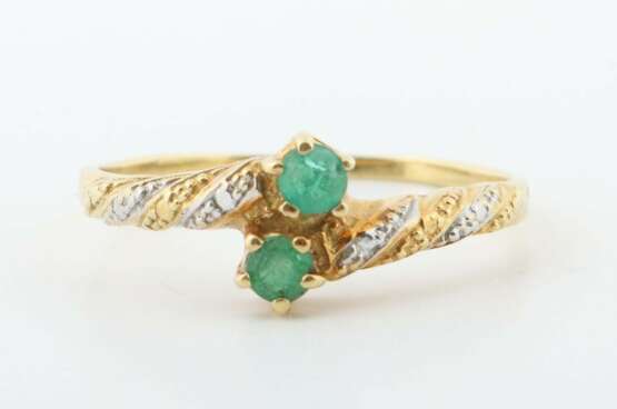 Zierlicher Croisé-Ring mit Smaragden Gelbgold 750 - photo 1