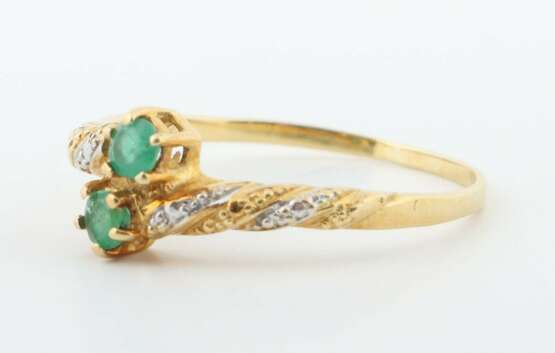 Zierlicher Croisé-Ring mit Smaragden Gelbgold 750 - Foto 2