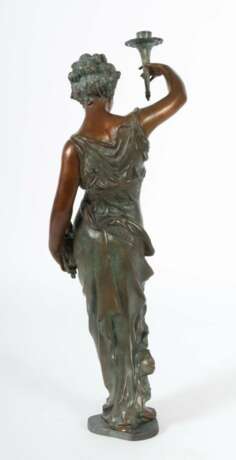 Bildhauer des 19./20. Jh. Dame als Leuchterfigur - photo 3