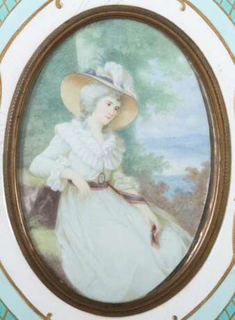 Miniaturmaler des 19. Jh. ''Dame mit einem Hut'' - photo 2