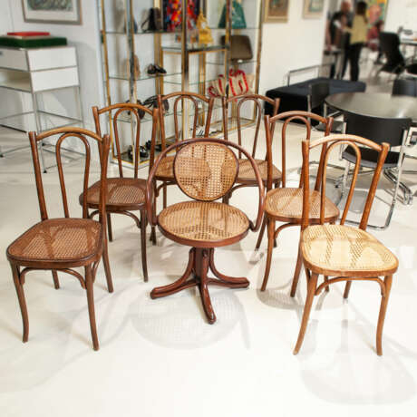 Sieben Stühle von Thonet - Foto 1