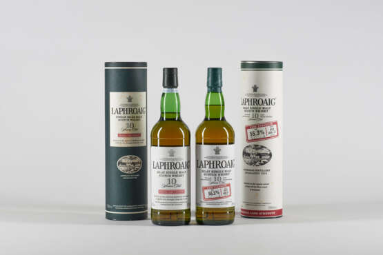 Laphroaig 10 Year Old Cask Strength Batch 003Bottled Jan 2011. 55.3% vol. In original stained coffret. Excellent appearance (1)Laphroaig 10 Year Old Original Cask Strength55.7% vol. In original stained coffret. Slightly bin soiled front and back labels - фото 1