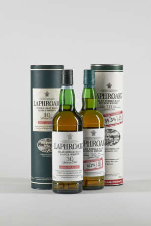 Laphroaig 10 Year Old Cask Strength Batch 003Bottled Jan 2011. 55.3% vol. In original stained coffret. Excellent appearance (1)Laphroaig 10 Year Old Original Cask Strength55.7% vol. In original stained coffret. Slightly bin soiled front and back labels - photo 2