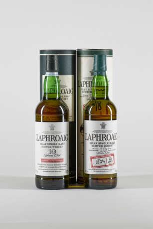 Laphroaig 10 Year Old Cask Strength Batch 003Bottled Jan 2011. 55.3% vol. In original stained coffret. Excellent appearance (1)Laphroaig 10 Year Old Original Cask Strength55.7% vol. In original stained coffret. Slightly bin soiled front and back labels - фото 4