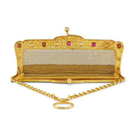 EARLY 20TH CENTURY SYNTHETIC RUBY AND DIAMOND EVENING BAG - Foto 3