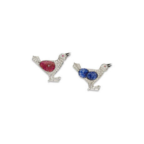 NO RESERVE | MID 20TH CENTURY PAIR OF MULTI-GEM BIRD BROOCHES - фото 1