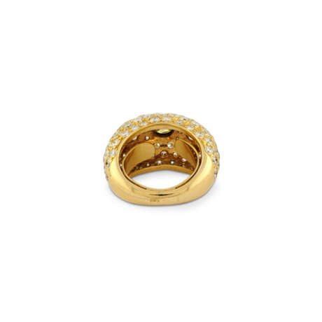 VAN CLEEF & ARPELS COLOURED DIAMOND AND DIAMOND RING - фото 3