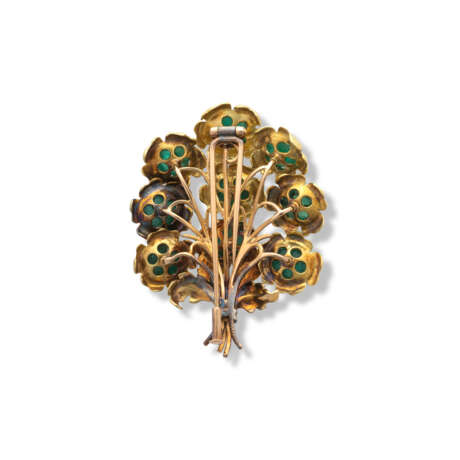 NO RESERVE | BUCCELLATI EMERALD FLOWER BROOCH AND UNSIGNED ART DECO DIAMOND AND EMERALD BROOCH - фото 5