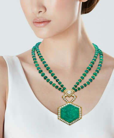 NO RESERVE | CARVED EMERALD, RUBY AND DIAMOND NECKLACE - Foto 2