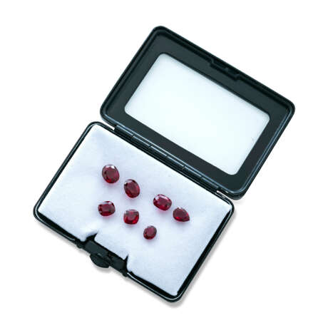 GROUP OF UNMOUNTED RUBIES - фото 1