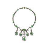 EARLY 20TH CENTURY SUITE OF EMERALD AND DIAMOND JEWELLERY - фото 4