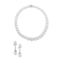 HARRY WINSTON SET OF CULTURED PEARL AND DIAMOND JEWELLERY 