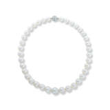 HARRY WINSTON SET OF CULTURED PEARL AND DIAMOND JEWELLERY - photo 3