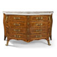 A GEORGE III ORMOLU-MOUNTED LABURNUM, BRAZILIAN ROSEWOOD, FUSTIC, AMARANTH AND MARQUETRY COMMODE - Archives des enchères