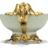 A PAIR OF LOUIS XV-STYLE ORMOLU-MOUNTED CHINESE CELADON-GLAZED TWO-HANDLED BOWLS - photo 2