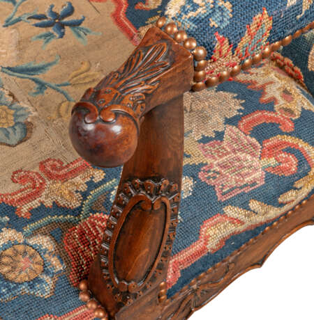 A PAIR OF GEORGE II MAHOGANY OPEN ARMCHAIRS - Foto 2