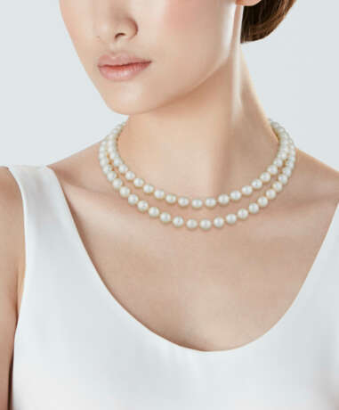 THREE CULTURED PEARL NECKLACES AND A HAEMATITE NECKLACE - Foto 22