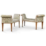 A PAIR OF GEORGE III MAHOGANY AND SYCAMORE WINDOW SEATS - фото 2