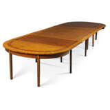 AN EDWARDIAN MAHOGANY, PADOUK, TULIPWOOD AND MARQUETRY DINING-TABLE - фото 1