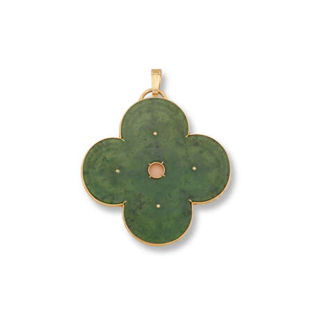 GARRARD & CO NEPHRITE AND CORAL PENDANT - фото 2