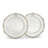 A PAIR OF GEORGE II SILVER SECOND COURSE DISHES - фото 1