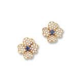 VAN CLEEF & ARPELS SAPPHIRE AND DIAMOND `COSMOS` EARRINGS - Foto 1